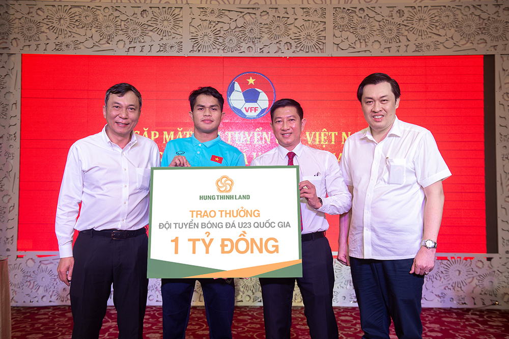 HUNG THINH LAND GIVES VND 1 BILLION ON-THE-SPOT REWARD TO U23 VIETNAM  Hung Thinh Land News